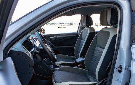 Volkswagen Tiguan II, 2018 год, 2 395 000 рублей, 11 фотография