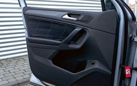 Volkswagen Tiguan II, 2018 год, 2 395 000 рублей, 12 фотография