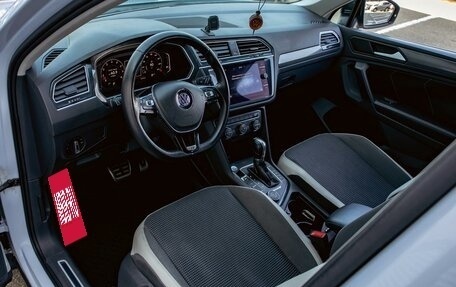 Volkswagen Tiguan II, 2018 год, 2 395 000 рублей, 13 фотография