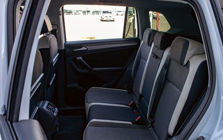 Volkswagen Tiguan II, 2018 год, 2 395 000 рублей, 17 фотография