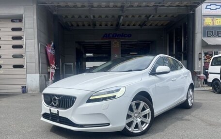 Volvo V40 II рестайлинг, 2018 год, 1 450 000 рублей, 1 фотография