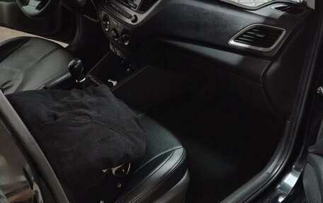 Hyundai Solaris II рестайлинг, 2017 год, 650 000 рублей, 16 фотография