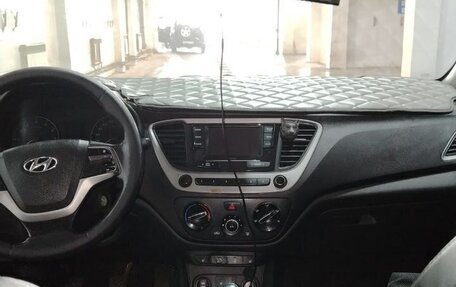 Hyundai Solaris II рестайлинг, 2017 год, 650 000 рублей, 17 фотография