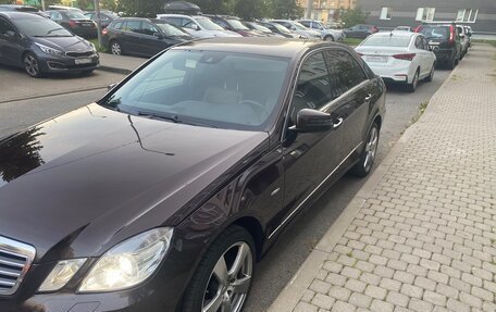 Mercedes-Benz E-Класс, 2012 год, 1 850 000 рублей, 2 фотография
