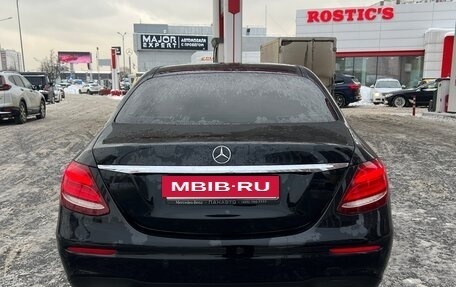 Mercedes-Benz E-Класс, 2019 год, 1 725 000 рублей, 3 фотография