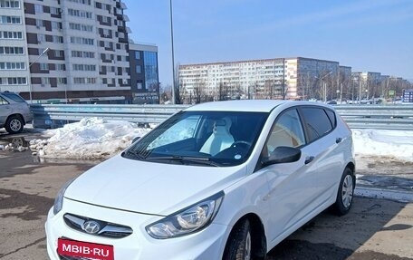 Hyundai Solaris II рестайлинг, 2013 год, 749 000 рублей, 2 фотография