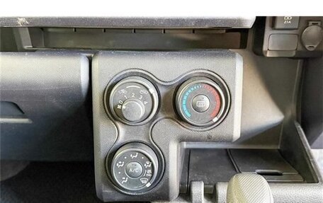 Toyota Succeed I рестайлинг, 2019 год, 1 300 000 рублей, 19 фотография