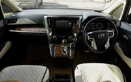 Toyota Alphard III, 2018 год, 3 750 000 рублей, 14 фотография