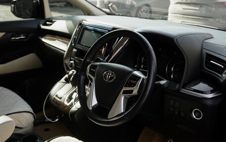 Toyota Alphard III, 2018 год, 3 750 000 рублей, 13 фотография