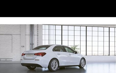 Mercedes-Benz A-Класс, 2019 год, 3 000 000 рублей, 4 фотография