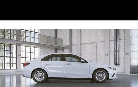 Mercedes-Benz A-Класс, 2019 год, 3 000 000 рублей, 3 фотография