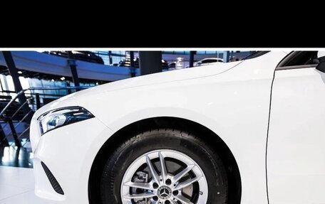 Mercedes-Benz A-Класс, 2019 год, 3 000 000 рублей, 2 фотография