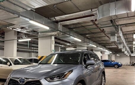 Toyota Highlander, 2021 год, 4 250 000 рублей, 2 фотография