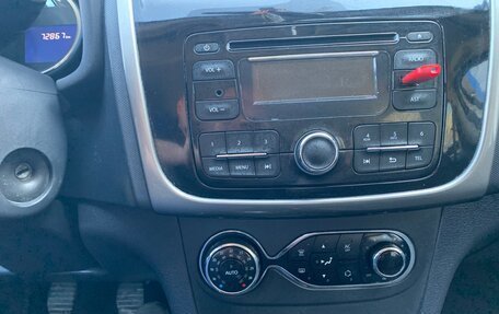 Renault Sandero II рестайлинг, 2015 год, 870 000 рублей, 16 фотография