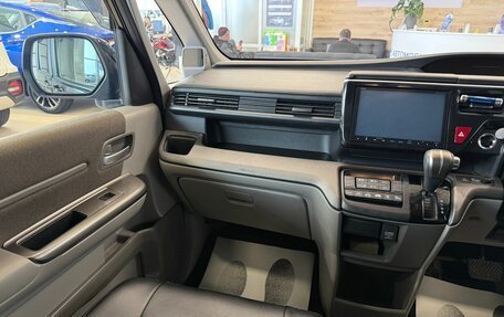 Honda Stepwgn IV, 2015 год, 1 999 000 рублей, 14 фотография