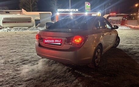 Chevrolet Cruze II, 2010 год, 500 000 рублей, 3 фотография