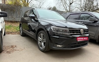 Volkswagen Tiguan II, 2018 год, 2 060 000 рублей, 1 фотография