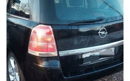 Opel Zafira B, 2006 год, 680 000 рублей, 2 фотография