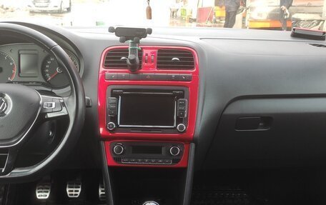 Volkswagen Polo VI (EU Market), 2015 год, 980 000 рублей, 6 фотография