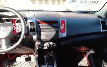 Mitsubishi Outlander III рестайлинг 3, 2008 год, 900 000 рублей, 9 фотография