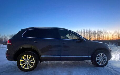 Volkswagen Touareg III, 2011 год, 1 930 000 рублей, 2 фотография
