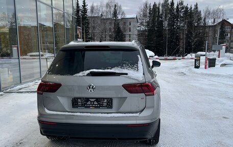 Volkswagen Tiguan II, 2017 год, 2 350 000 рублей, 2 фотография