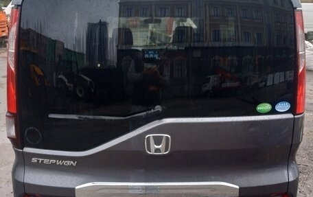 Honda Stepwgn IV, 2015 год, 1 750 000 рублей, 2 фотография