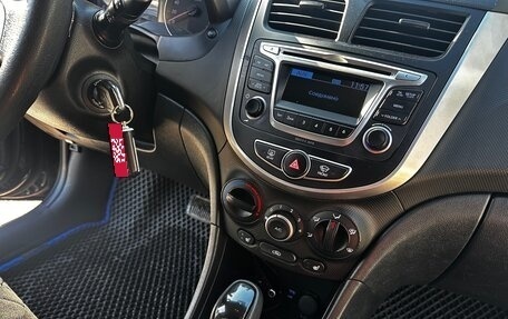 Hyundai Solaris II рестайлинг, 2015 год, 1 135 000 рублей, 22 фотография
