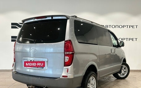 Hyundai Grand Starex Grand Starex I рестайлинг 2, 2014 год, 1 999 000 рублей, 5 фотография