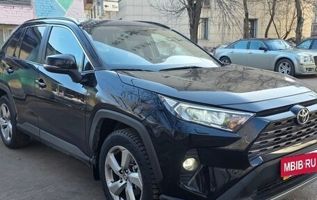 Toyota RAV4, 2020 год, 3 300 000 рублей, 2 фотография