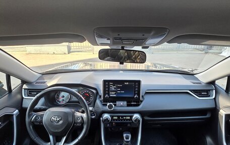 Toyota RAV4, 2020 год, 3 300 000 рублей, 9 фотография