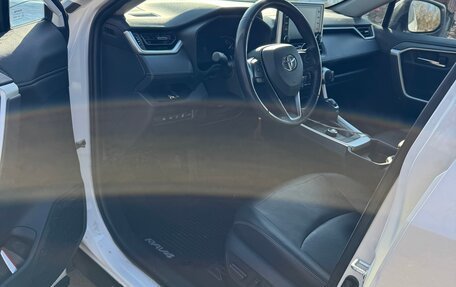 Toyota RAV4, 2022 год, 4 050 000 рублей, 8 фотография