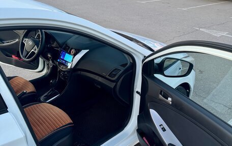 Hyundai Solaris II рестайлинг, 2015 год, 1 200 000 рублей, 17 фотография