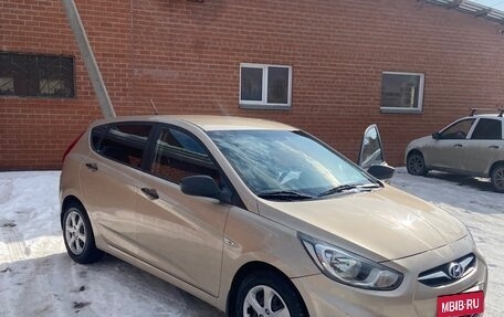 Hyundai Solaris II рестайлинг, 2014 год, 820 000 рублей, 3 фотография