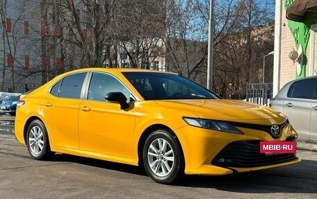 Toyota Camry, 2019 год, 1 850 000 рублей, 3 фотография