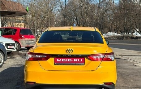 Toyota Camry, 2019 год, 1 850 000 рублей, 6 фотография