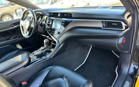 Toyota Camry, 2019 год, 1 850 000 рублей, 18 фотография