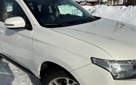 Mitsubishi Outlander III рестайлинг 3, 2012 год, 1 350 000 рублей, 8 фотография
