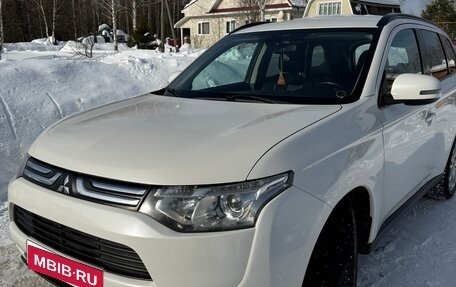 Mitsubishi Outlander III рестайлинг 3, 2012 год, 1 350 000 рублей, 2 фотография