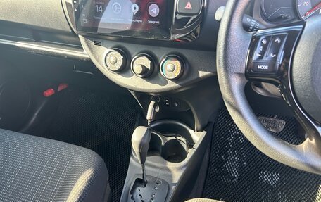 Toyota Vitz, 2018 год, 1 100 000 рублей, 10 фотография