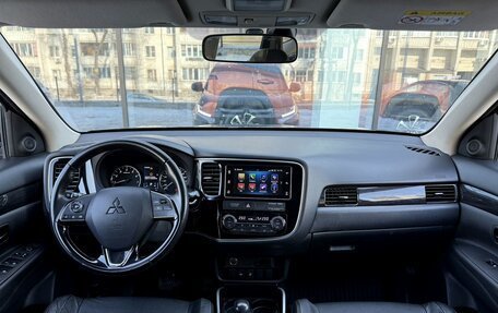 Mitsubishi Outlander III рестайлинг 3, 2017 год, 2 200 000 рублей, 11 фотография