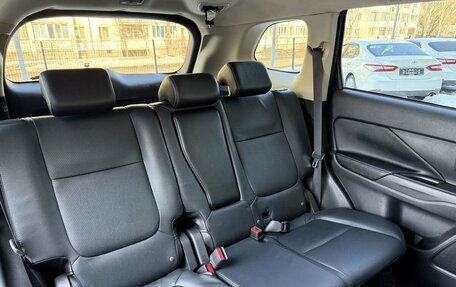 Mitsubishi Outlander III рестайлинг 3, 2017 год, 2 200 000 рублей, 10 фотография