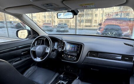 Mitsubishi Outlander III рестайлинг 3, 2017 год, 2 200 000 рублей, 9 фотография