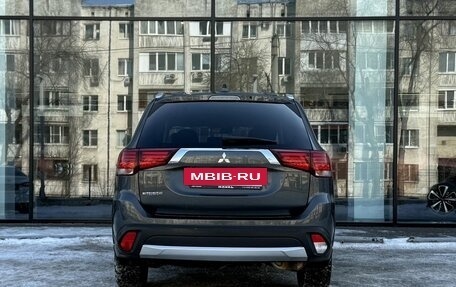 Mitsubishi Outlander III рестайлинг 3, 2017 год, 2 200 000 рублей, 6 фотография