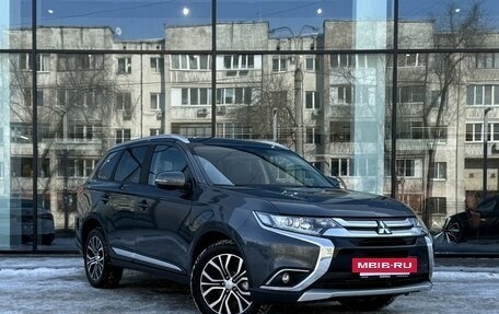 Mitsubishi Outlander III рестайлинг 3, 2017 год, 2 200 000 рублей, 3 фотография