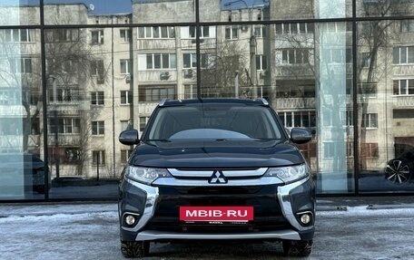 Mitsubishi Outlander III рестайлинг 3, 2017 год, 2 200 000 рублей, 2 фотография