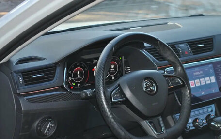 Skoda Superb III рестайлинг, 2019 год, 1 999 000 рублей, 10 фотография