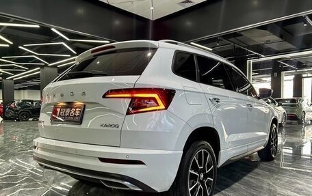 Skoda Karoq I, 2022 год, 1 640 000 рублей, 6 фотография
