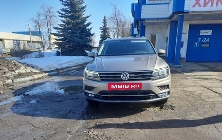 Volkswagen Tiguan II, 2018 год, 2 750 000 рублей, 3 фотография