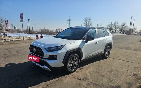 Toyota RAV4, 2023 год, 4 300 000 рублей, 8 фотография